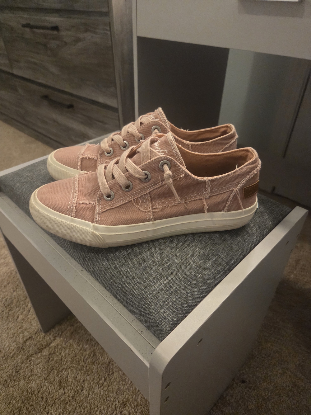 Women’s Low-Top Canvas Sneakers in Blush Pink